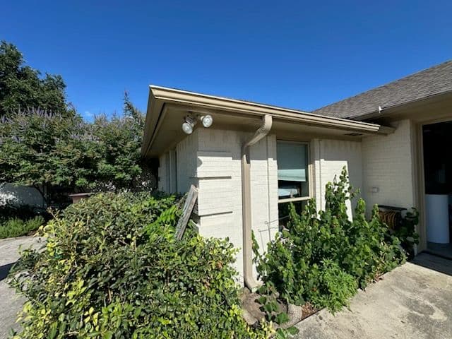 Gallery photos for Gutter Replacement Transforms Benbrook Home: Image #2