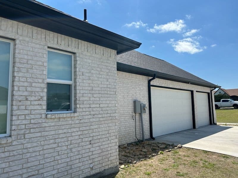 Gallery photos for Stunning Home in Peaster with Expert Gutter Installation: Image #3