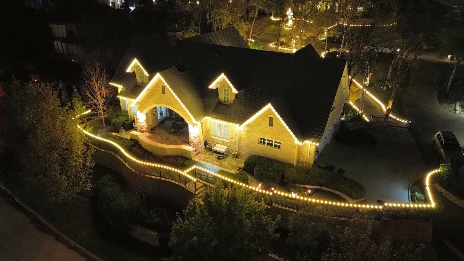 Gallery photos for Stunning Christmas Lights in Mira Vista, Fort Worth TX: Image #1